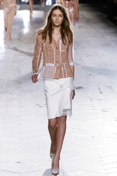 Look 15
